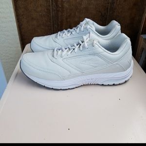 Womens brooks addiction walker